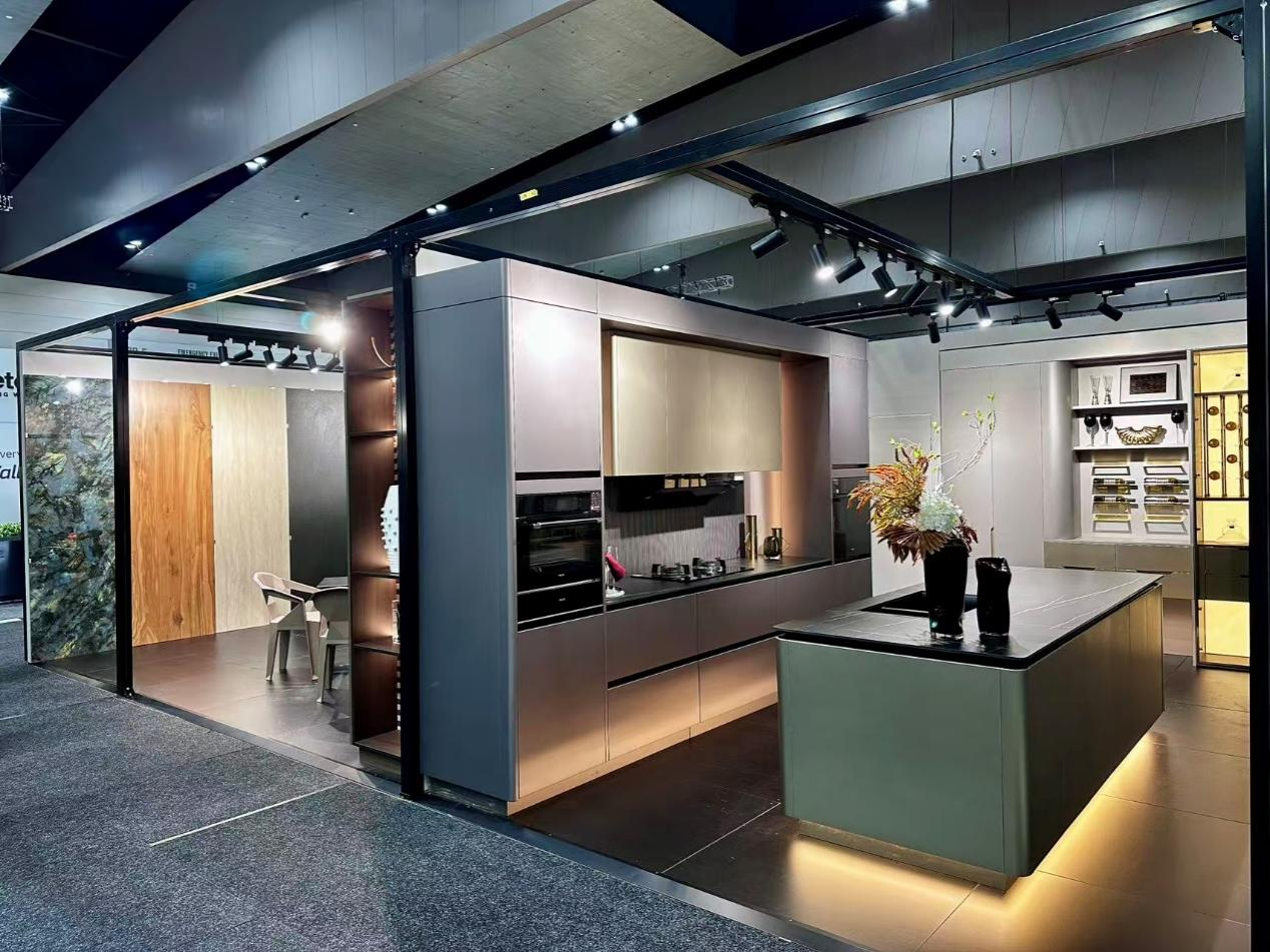 Custom Kitchen Cabinets